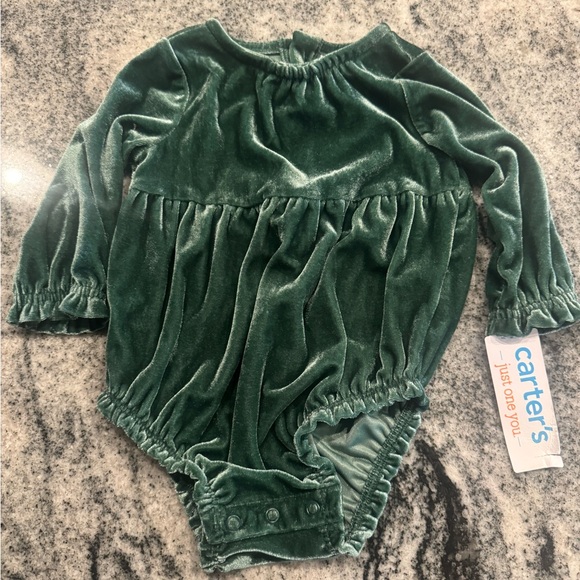 Carter's Other - NWT - Carter's Emerald Velvet Baby Outfit 6M